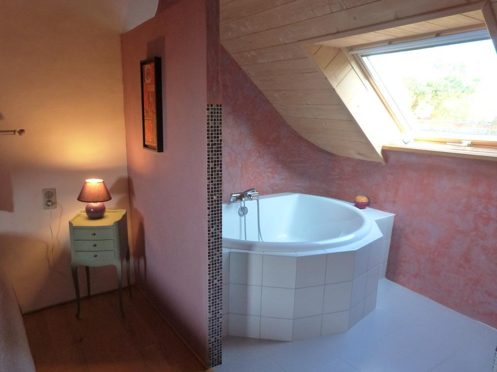 Bed And Breakfast La Fontaine Blanche Melgven Rom bilde