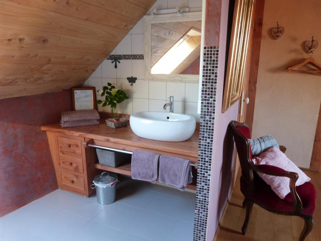 Bed And Breakfast La Fontaine Blanche Melgven Rom bilde